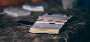 Когда мы делимся Евангелием с последователем «евангелия процветания», мы призываем его отречься от веры в послание, направленное к плоти.