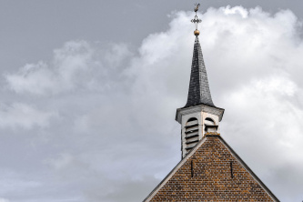 Когда церкви не могут заняться всем